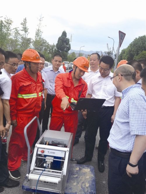 水的污染问题要在岸上找“病因” 机器人为地下管网“诊病”